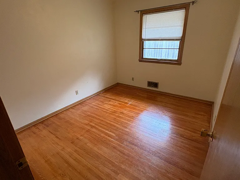 1590 Case Ave — Photo 8