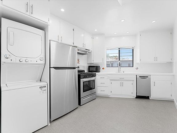 3rd image of 1739 Washington Way APT 4
