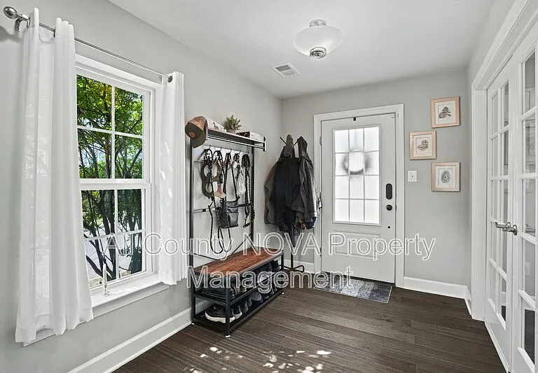 2910 Pinebrook Rd — Photo 2