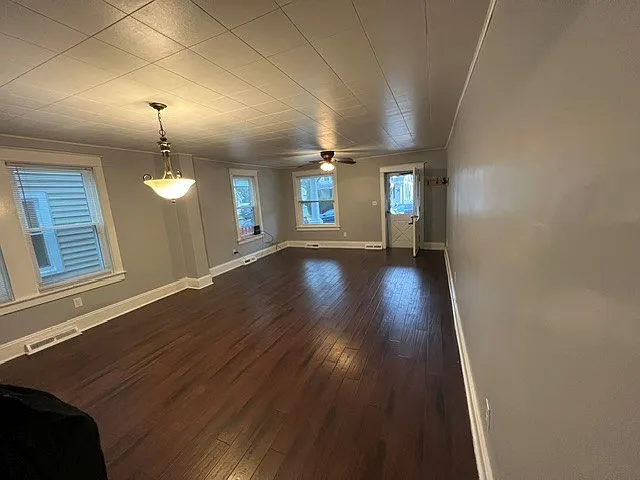 3 bed, 1450 sqft, $2,250 — Photo 2