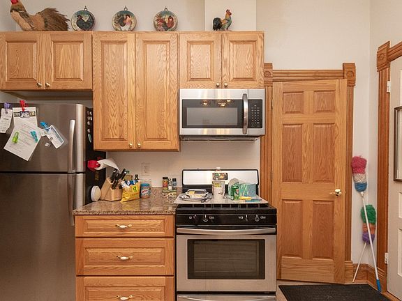 3rd image of 2431 N Artesian Ave #2