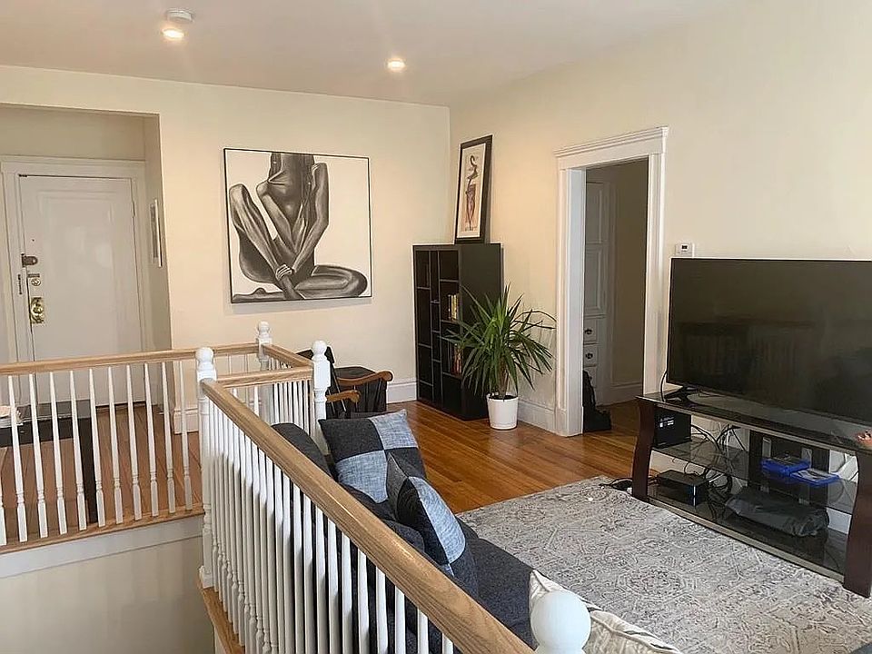 1st image of 224 Jamaicaway APT 3