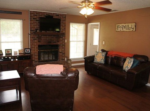4th image of 127 Creek Dr