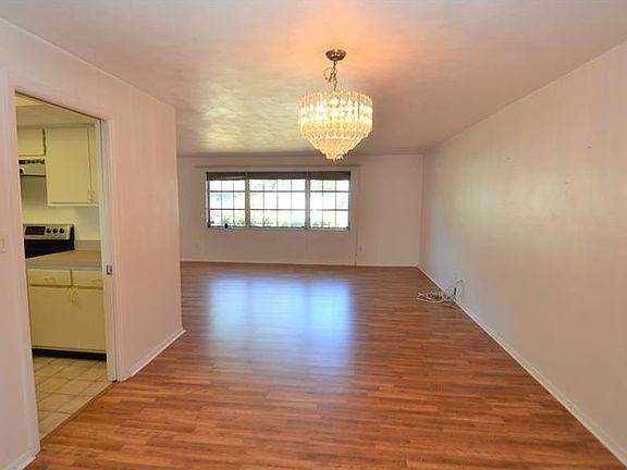 4th image of 1352 Summerlin Dr