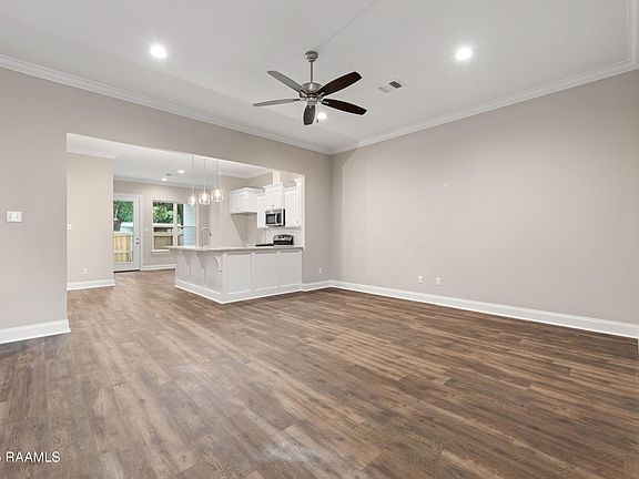 3rd image of 113 Grenadine Dr