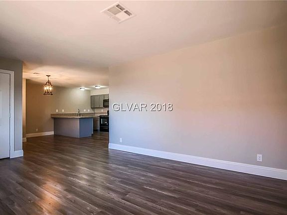 4th image of 808 Hedge Way Unit 2