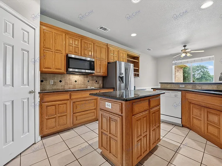 914 Dove Creek Trl — Photo 5