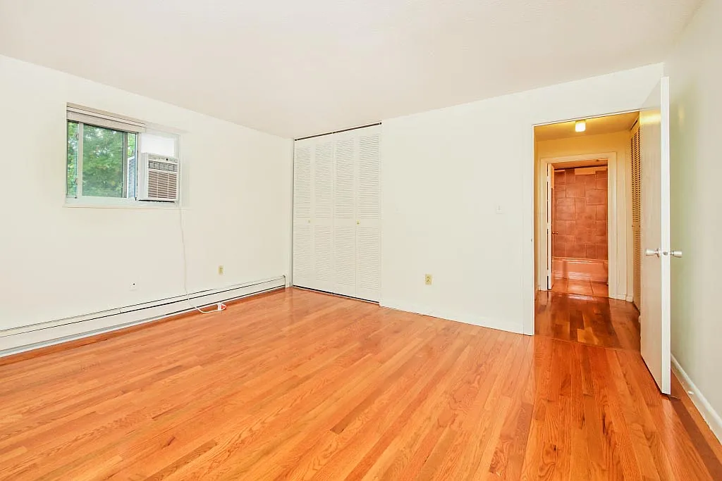 2 bed, 810 sqft, $3,900 — Photo 3