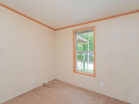 5th image of 865 W Maplecrest Dr
