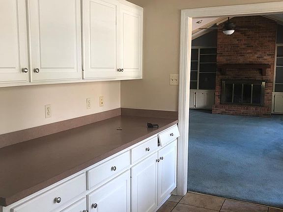 5th image of 596 Lake Manor Dr
