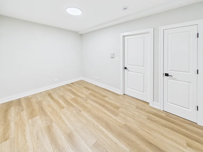 2142 S Fairfield Ave — Photo 8