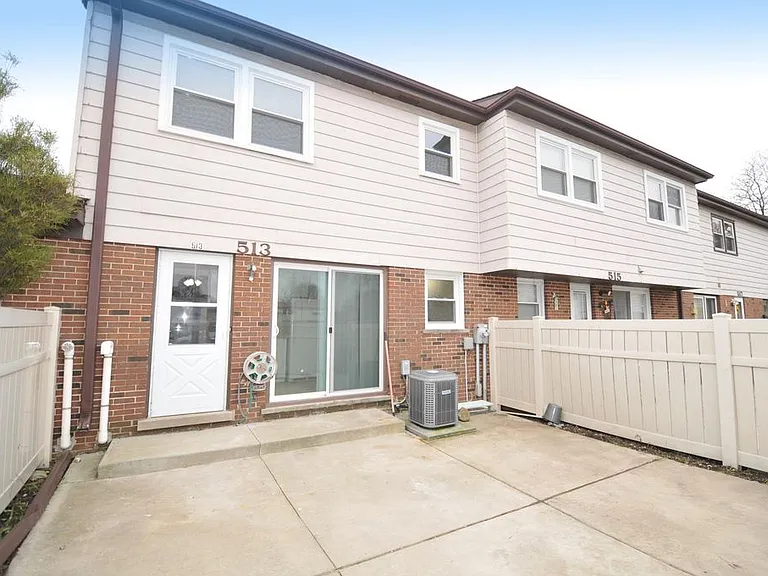 513 W Potter St — Photo 58