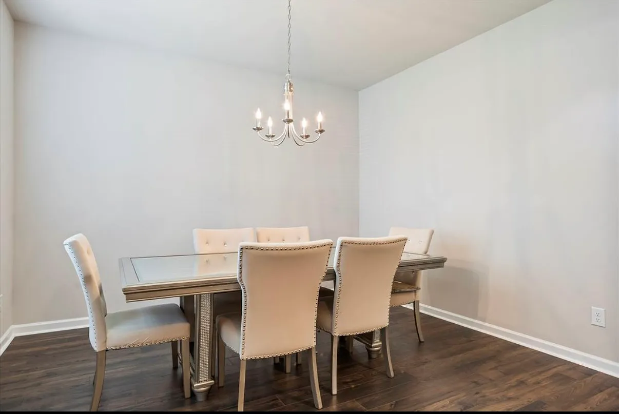 5 bed, 2721 sqft, $850 — Photo 4