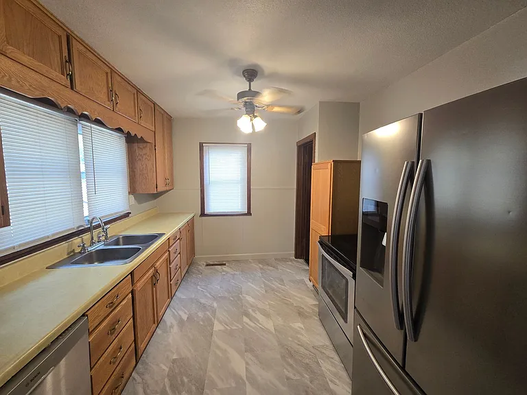 1006 Dexter St — Photo 13