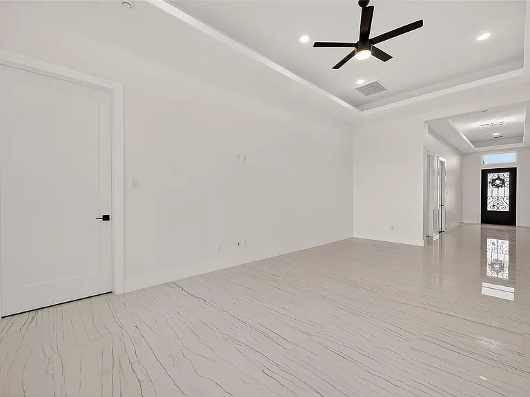 2226 Syrian St — Photo 13