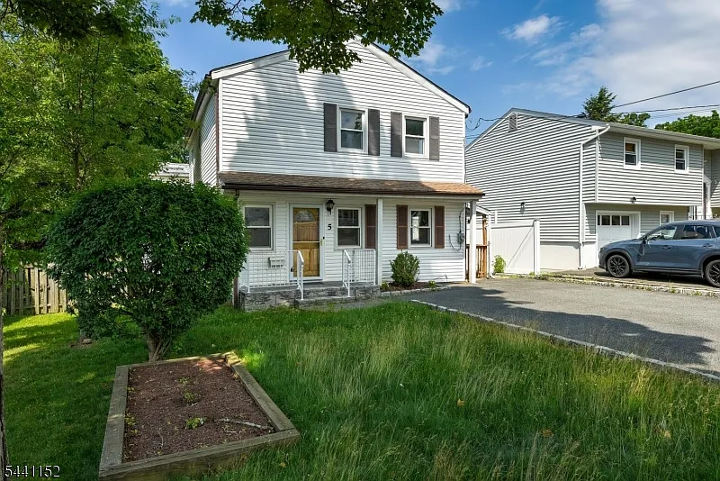3 bed, 2.0 bath, $3,750 — Photo 3