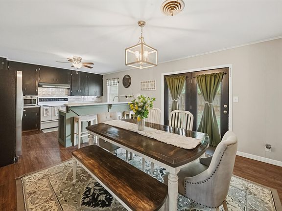 2nd image of 105 Lakeway Dr