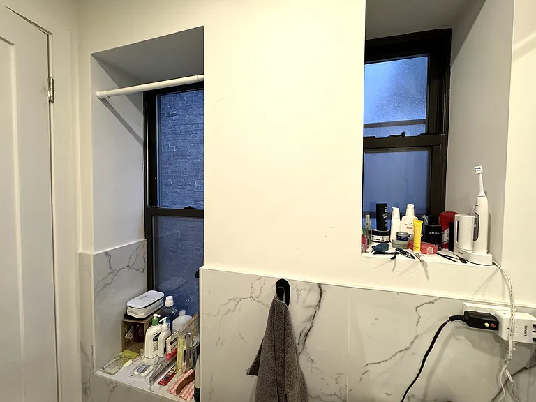 225 E 25th St #4D — Photo 9