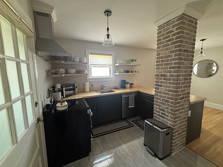 111 Cedar Ave — Photo 4