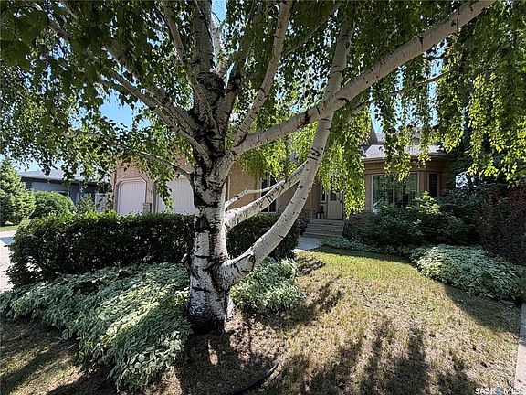 3rd image of 116 Morrison DRIVE