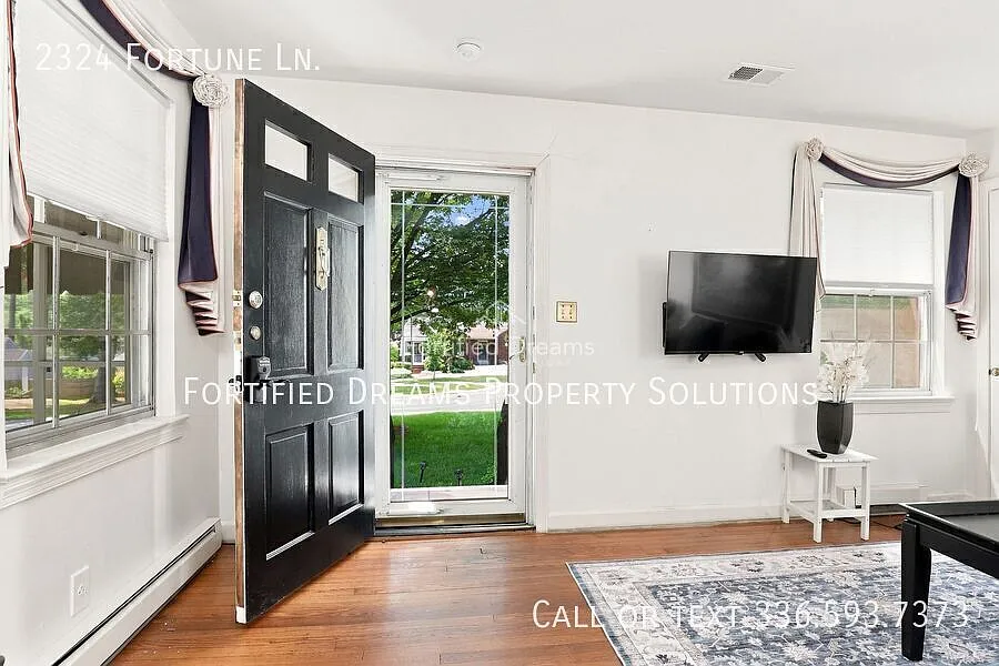 The Sunporch Bungalow Guilford Hills, Fully Fully furnished and WIFI — Photo 2
