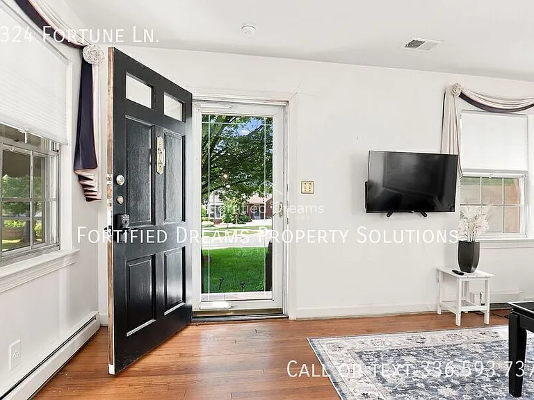 2324 Fortune Ln — Photo 2