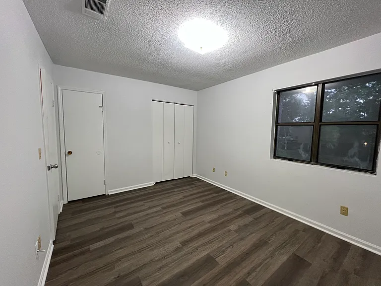 140 Freedom Ct #G — Photo 11