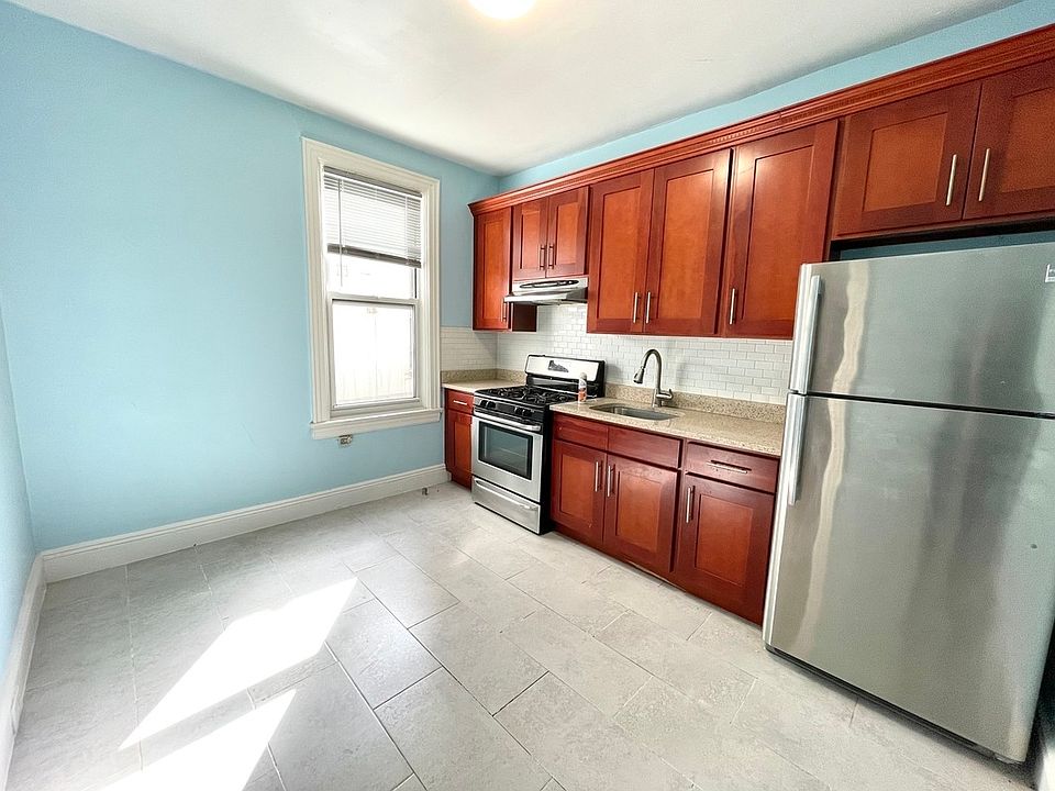 1st image of 25-36 31st St #2Z