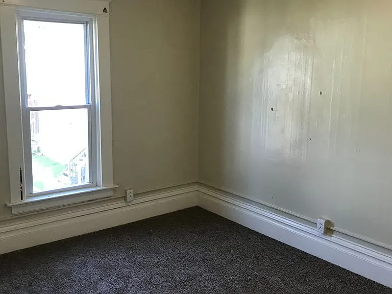 208 E Walnut St — Photo 17