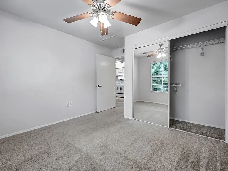 La Calera Apartments — Photo 20