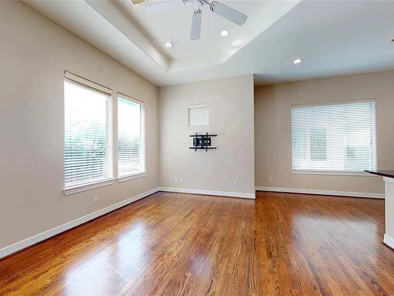 3826 Center St — Photo 32