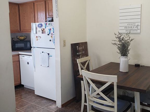 5th image of 807 Hartwell Dr APT 4