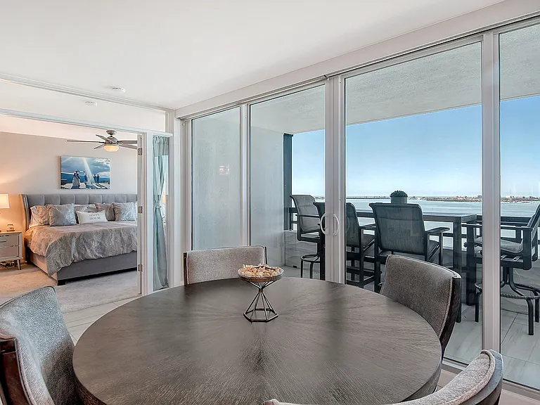 888 Boulevard Of The Arts — Photo 10