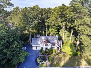 21 N Glen Rd, Mountain Lakes, NJ 07046