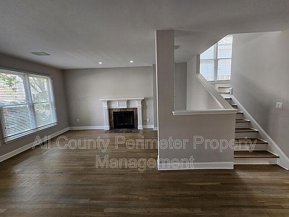 2nd image of 79 Hammock Pl SE