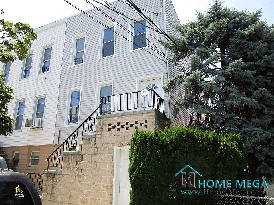 2nd image of 1321 Balcom Ave
