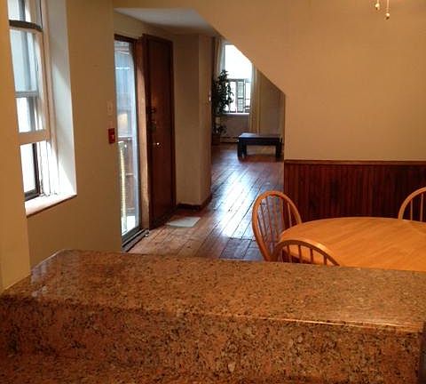 3rd image of 2114 Mount Vernon St #1