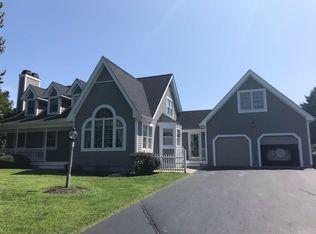 8 Tobin Ln, Bristol, RI 02809