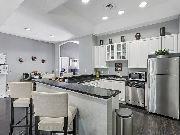 Weston Oaks Apartments — Photo 10