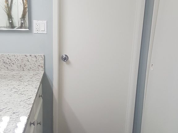 Bathroom has EXTRA CLOSET!