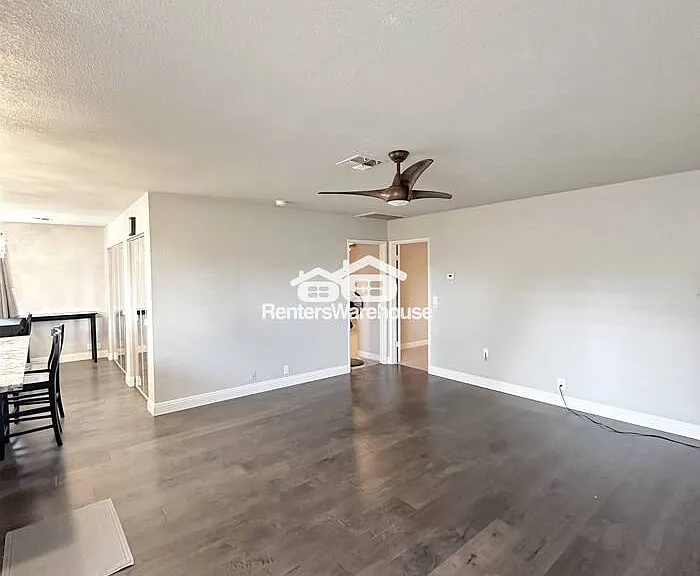 310 W Pontiac Dr #8 — Photo 4
