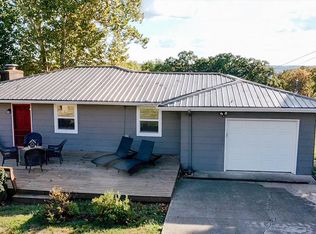 22200 Leawood Dr, Wheatland, MO 65779
