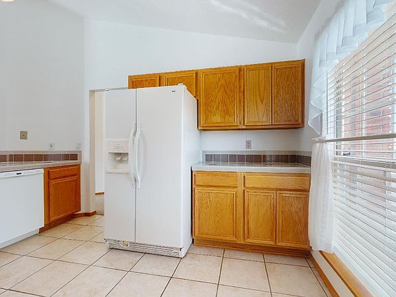 5th image of 27 Dogwood Ln