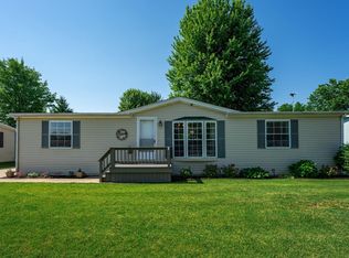 5463 Ebonywood Ln, Roscoe, IL 61073