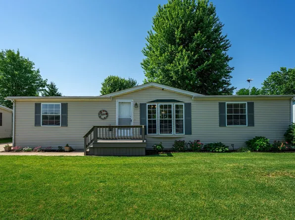 5463 Ebonywood Ln, Roscoe, IL 61073