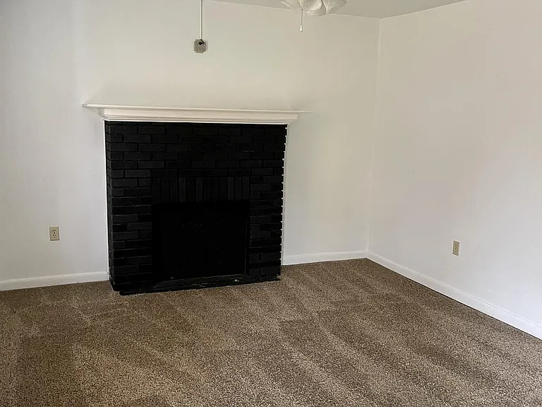 112 Poplar St — Photo 2