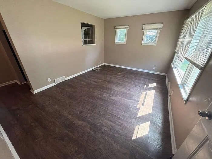 4 bed, 1.5 bath, 1210 sqft, $1,800 — Photo 3