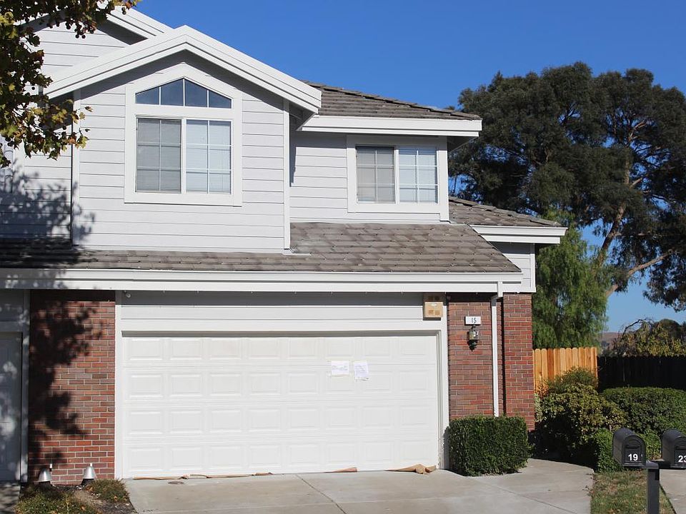 Frontage w/ 2Car Garage