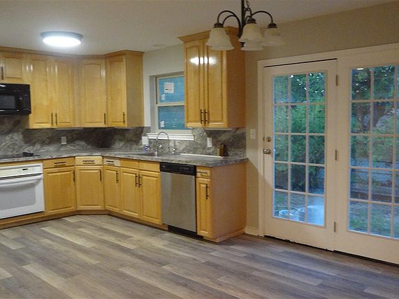 2nd image of 12 Holliday Cir