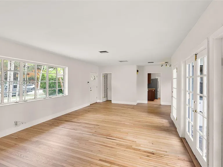 1431 Algeria Ave — Photo 7